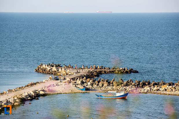 barca-si-dig-in-statiunea-eforie-sud-judetul-constanta.jpg