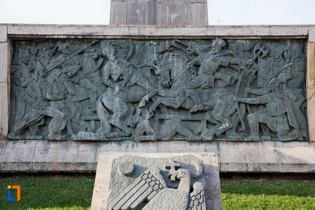 basorelief-cu-lupta-statuia-ecvestra-a-lui-mihai-viteazul-din-cluj-napoca-judetul-cluj.jpg