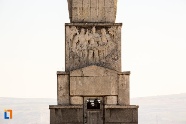 basorelief-de-la-obeliscul-lui-horea-closca-si-crisan-din-alba-iulia-judetul-alba.jpg