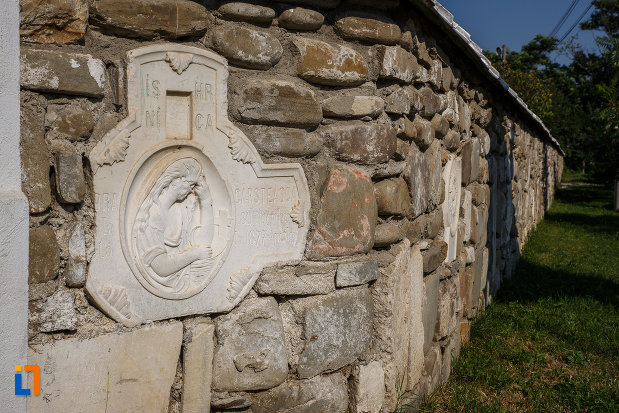 basorelief-de-pe-biserica-adormirea-maicii-domnului-a-fostei-manastiri-valeni-1680-din-valenii-de-munte-judetul-prahova.jpg