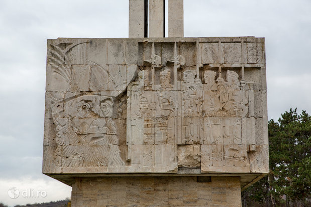 basorelief-de-pe-monumentul-mihai-viteazul-din-guruslau-judetul-salaj.jpg