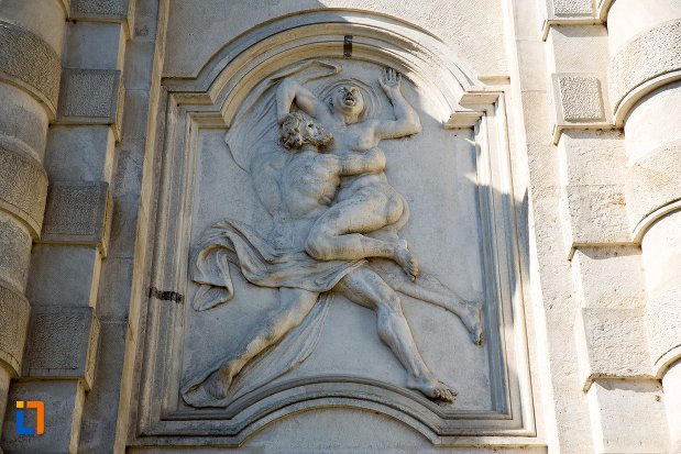 basorelief-de-pe-poarta-a-i-a-a-cetatii-din-alba-iulia-judetul-alba.jpg