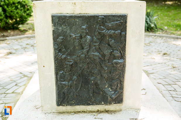 basorelief-sculptat-pe-monumentul-fetitei-erou-marita-din-calafat-judetul-dolj.jpg