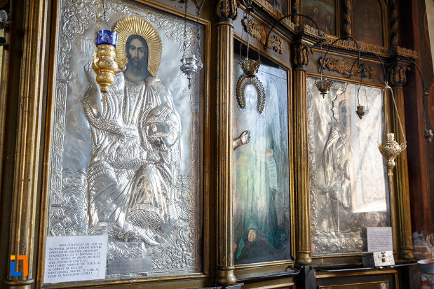 basoreliefuri-cu-sfinti-din-biserica-cuvioasa-paraschiva-1862-din-turnu-magurele-judetul-teleorman.jpg