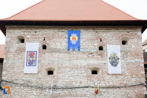 bastion-cu-locuri-de-tragere-de-la-cetatea-fagaras-judetul-brasov.jpg