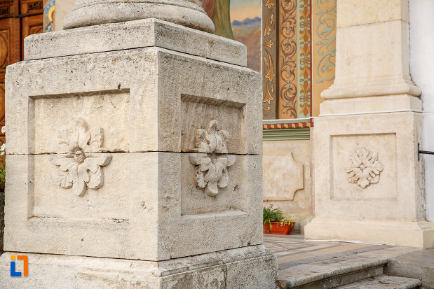 baza-coloanelor-de-la-catedrala-domneasca-sf-alexandru-din-alexandria-judetul-teleorman.jpg