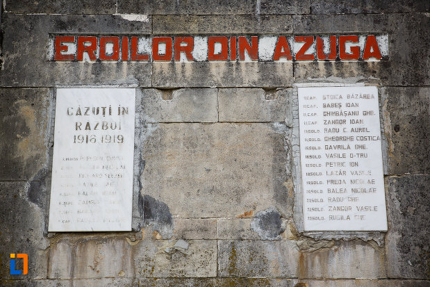 baza-de-la-monumentul-eroilor-din-azuga-judetul-prahova.jpg