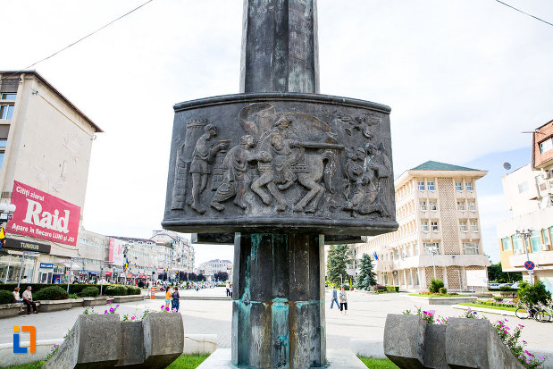 baza-de-la-monumentul-eroilor-din-targoviste-judetul-dambovita.jpg