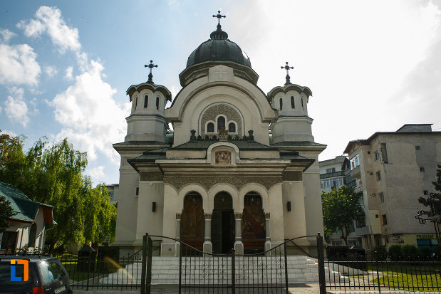 biserica-adormirea-maicii-domnului-din-dragasani-judetul-valcea.jpg