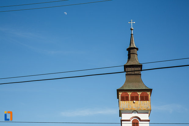 biserica-adormirea-maicii-domnului-din-orastie-judetul-hunedoara-poza-cu-turnul.jpg