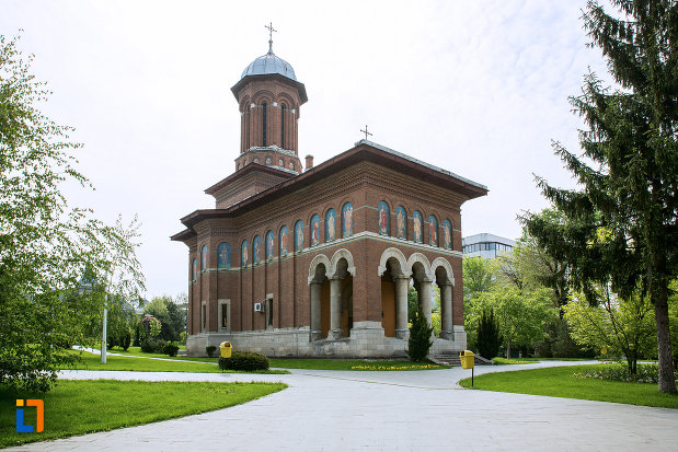 biserica-ansamblul-bisericii-sf-treime-din-craiova-judetul-dolj.jpg