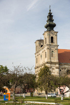biserica-armeano-catolica-sf-elisabeta-din-dumbraveni-judetul-sibiu-vazuta-din-lateral.jpg