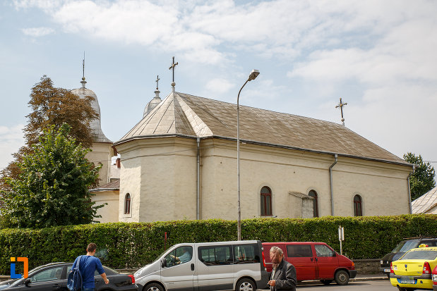 biserica-armeneasca-sf-cruce-1521-din-suceava-judetul-suceava-vazuta-din-lateral-spate.jpg