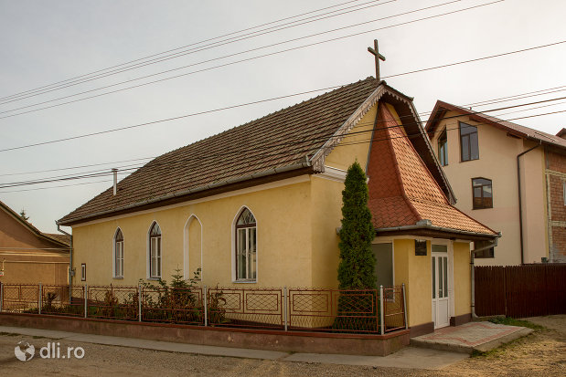 biserica-baptista-din-valea-lui-mihai-judetul-bihor-vedere-din-lateral.jpg