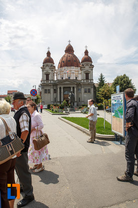 biserica-buna-vestire-catedrala-mica-din-targu-mures-judetul-mures-impreuna-cu-o-piata-centrala.jpg