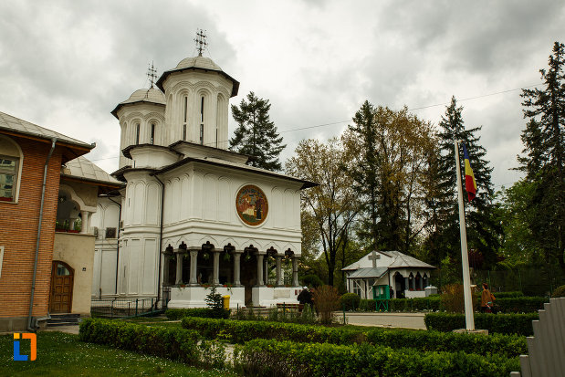 biserica-buna-vestire-din-ramnicu-valcea.jpg