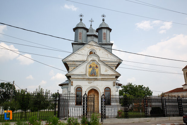 biserica-cuvioasa-paraschiva-1836-din-rosiorii-de-vede-judetul-teleorman-vazuta-din-fata.jpg
