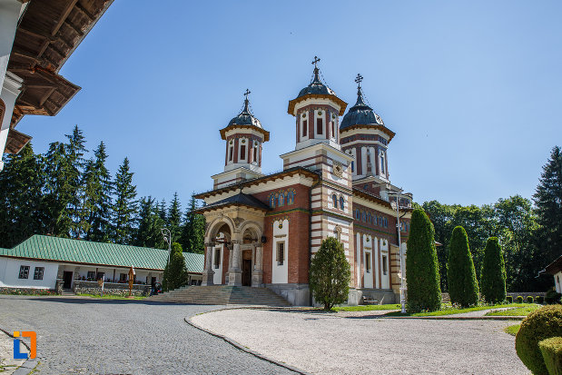 biserica-de-la-manastirea-sinaia-judetul-prahova.jpg