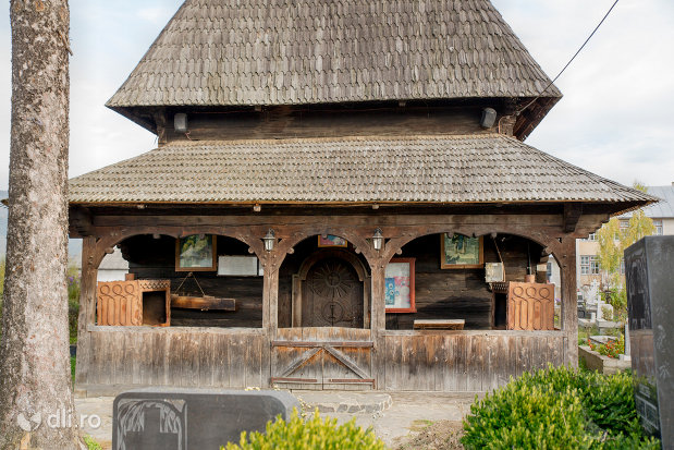 biserica-de-lemn-adormirea-maicii-domnului-din-sieu-judetul-maramures.jpg