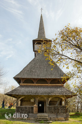 biserica-de-lemn-din-barsana-monument-istoric-judetul-maramures.jpg