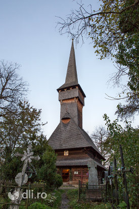 biserica-de-lemn-din-desesti-judetul-maramures.jpg