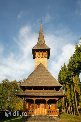 biserica-de-lemn-din-ocna-sugatag-judetul-maramures.jpg