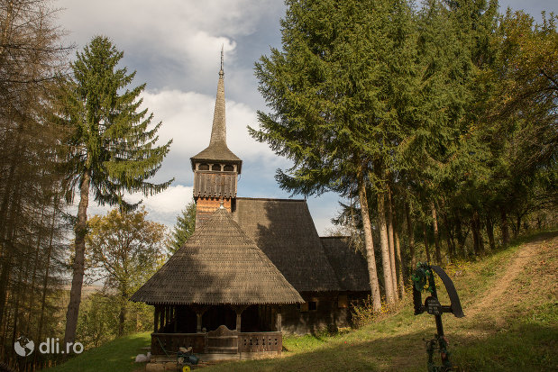 biserica-de-lemn-nasterea-maicii-domnului-din-calinesti-judetul-maramures.jpg