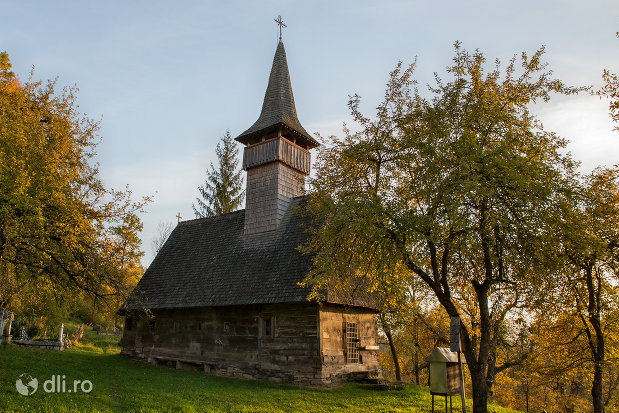biserica-de-lemn-sf-arhangheli-din-manastirea-judetul-maramures.jpg