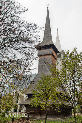 biserica-de-lemn-sf-nicolae-din-bogdan-voda-judetul-maramures-vedere-din-spate.jpg