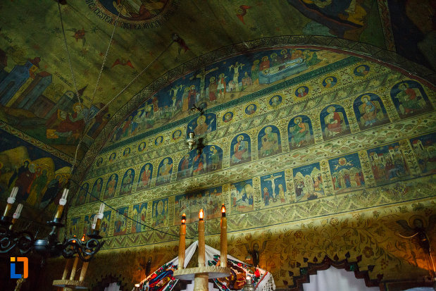 biserica-de-lemn-sf-pantelimon-din-baile-olanesti-judetul-valcea-partea-superioara-de-la-altar.jpg