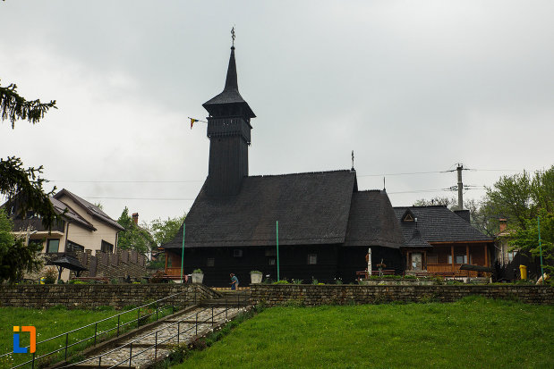 biserica-de-lemn-sf-pantelimon-din-baile-olanesti-judetul-valcea.jpg