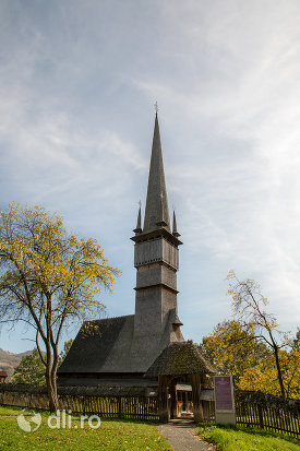 biserica-de-lemn-sfintii-arhangheli-mihail-si-gavril-din-surdesti-judetul-maramures.jpg