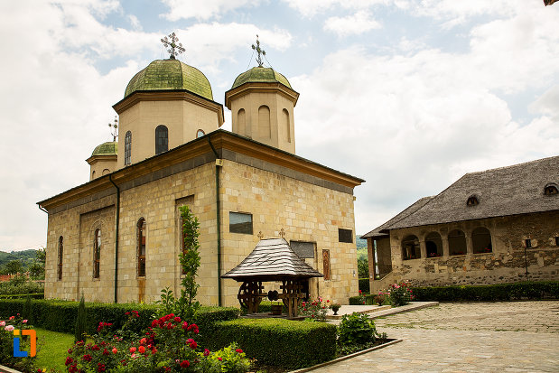 biserica-din-ansamblul-manastirea-negru-voda-din-campulung-muscel-judetul-arges.jpg