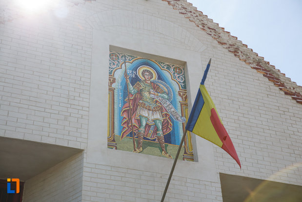 biserica-din-cetate-sf-dimitrie-din-timisoara-judetul-timis-drapel-si-pictura-murala.jpg