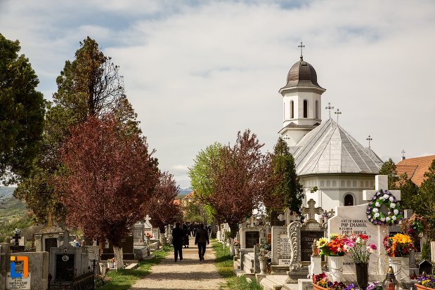 biserica-din-cimitirul-rapa-robilor-din-aiud-judetul-alba.jpg