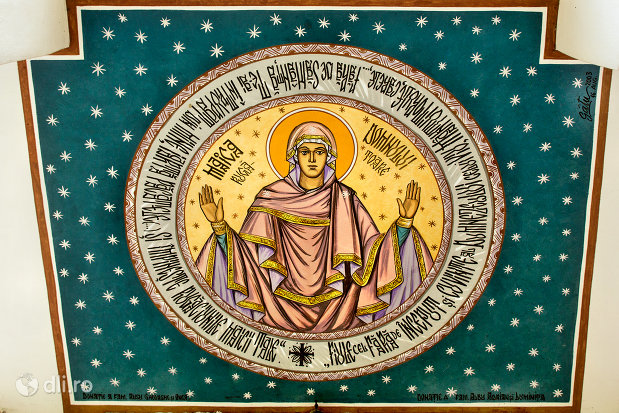 biserica-din-pomi-judetul-satu-mare-pictura-la-intrare.jpg