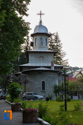 biserica-domneasca-nasterea-maicii-domnului-din-busteni-judetul-prahova-vazuta-din-spate.jpg