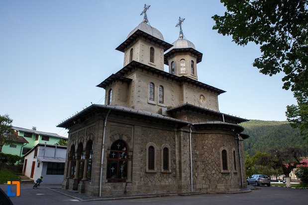 biserica-domneasca-nasterea-maicii-domnului-din-busteni-judetul-prahova.jpg