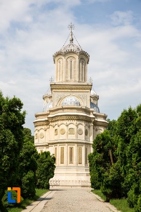 biserica-episcopala-manastirea-curtea-de-arges-judetul-arges-vazuta-din-spate.jpg