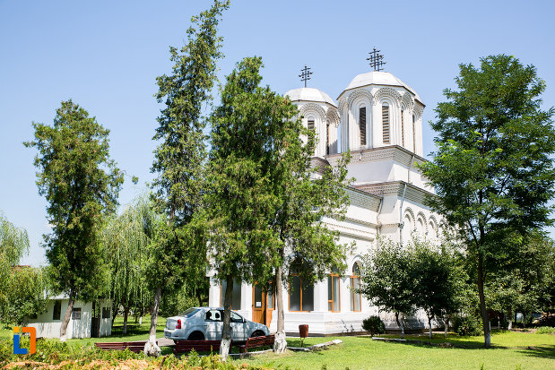 biserica-eroilor-din-oltenita-judetul-calarasi.jpg