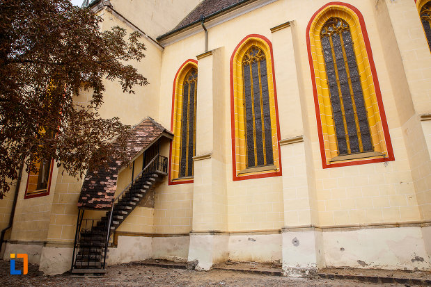 biserica-evanghelica-sf-margareta-1488-din-medias-judetul-sibiu-vazuta-din-lateral.jpg