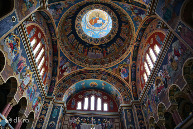 biserica-greco-catolica-sfintii-arhangheli-mihail-si-gavril-tavanul-bisericii.jpg