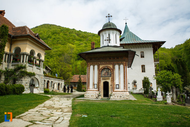 biserica-intrarea-maicii-domnului-in-biserica-manastirea-turnu-din-pausa-judetul-valcea.jpg