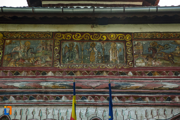 biserica-muzeu-sf-ilie-biserica-noua-din-dragasani-imagine-cu-picturile-murale-exterioare.jpg
