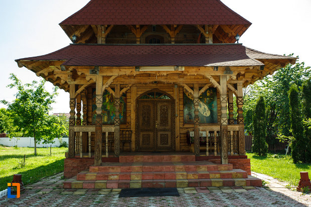 biserica-muzeu-sf-ilie-biserica-noua-din-dragasani-partea-din-fata-de-la-biserica-din-lemn.jpg