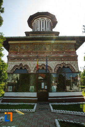 biserica-muzeu-sf-ilie-biserica-noua-din-dragasani-vazuta-din-fata.jpg