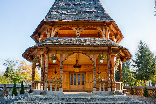 biserica-noua-de-lemn-din-sighetul-marmatiei-judetul-maramures.jpg