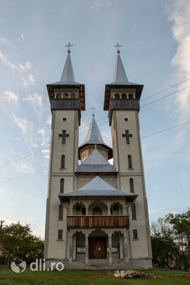 biserica-noua-din-breb-judetul-maramures-imagine-de-ansamblu.jpg