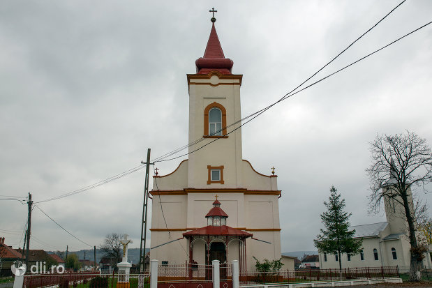 biserica-ortodoxa-adormirea-maicii-domnului-din-campia-judetul-salaj-vedere-din-fata.jpg