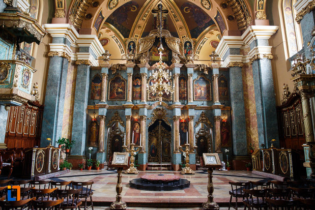 biserica-ortodoxa-adormirea-maicii-domnului-din-lugoj-judetul-timis-imagine-cu-interiorul-cladirii.jpg